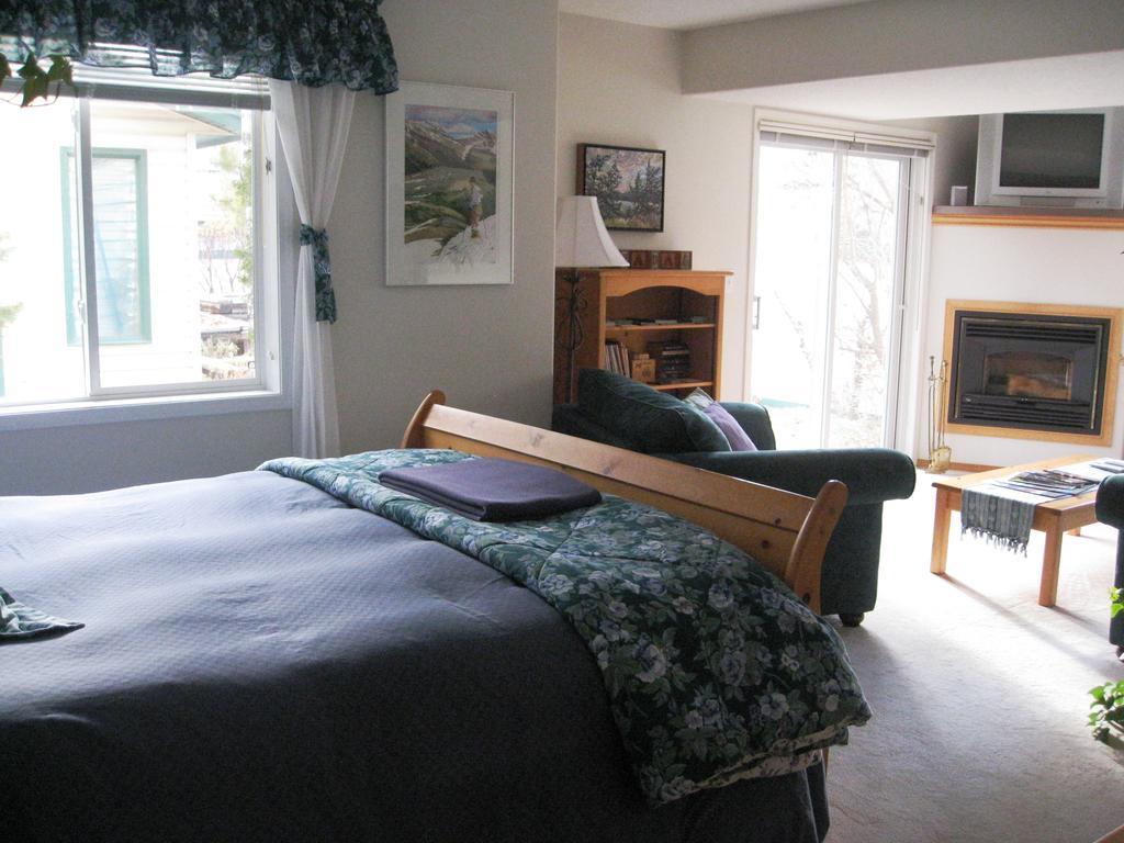 Avens Renaissance B&B Canmore Zimmer foto