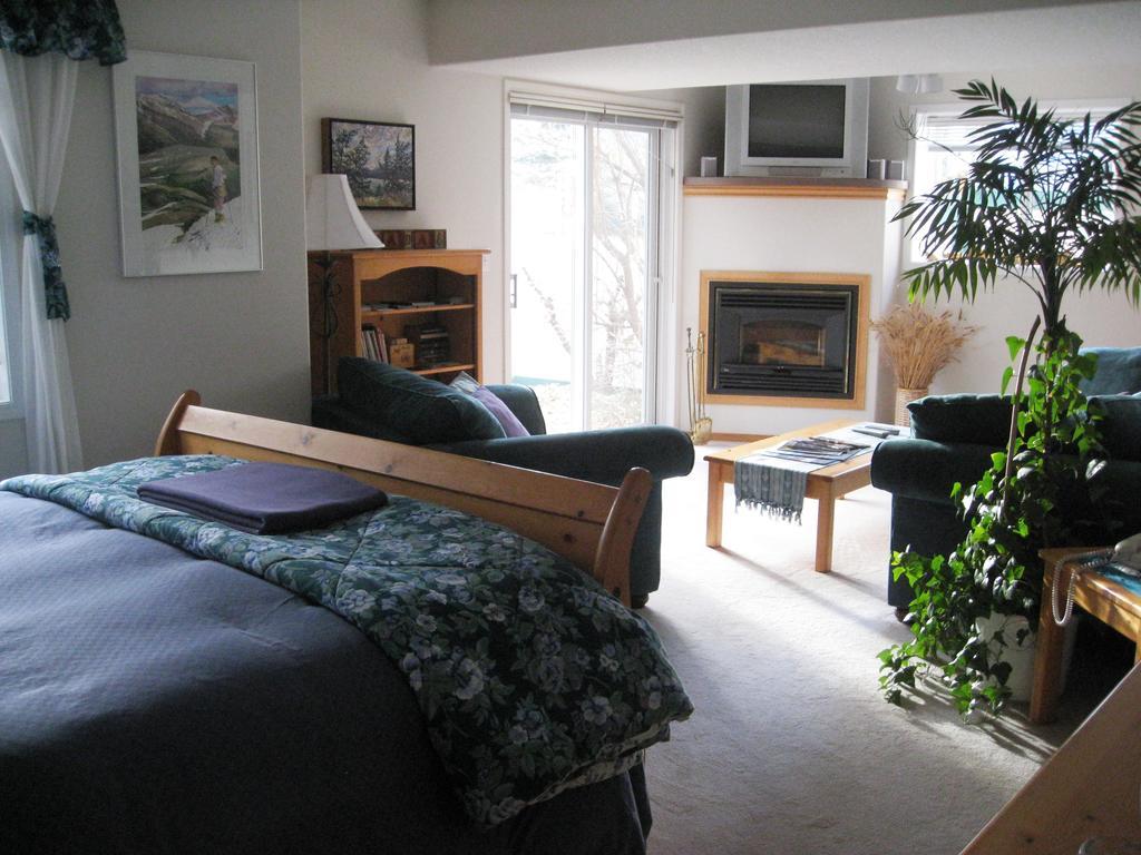 Avens Renaissance B&B Canmore Zimmer foto